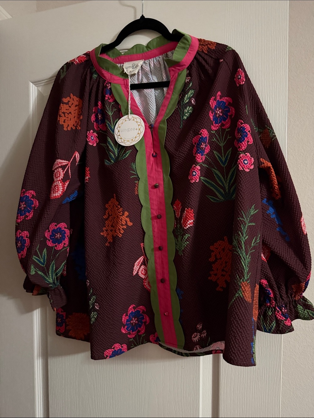 Umgee burgundy/brown flower print puff sleeve top with green pink trim 1X